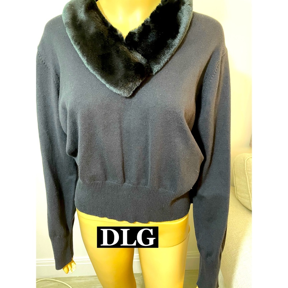 DLG, Black V Neck Faux Fur Sweater Sz PM